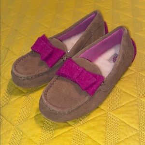 Women’s Ugg slippers (never worn)